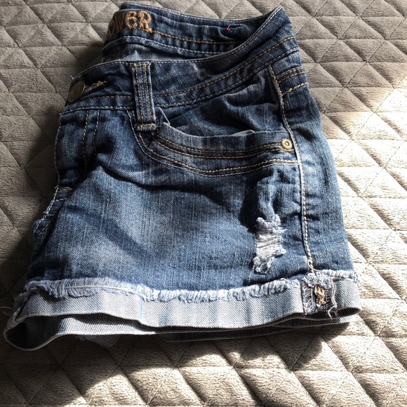 Wallflower Denim Jean Shorts - Picture 7 of 7